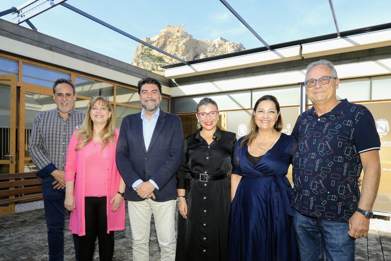 El pregón de las Hogueras de Alicante 2022 "es cosa de tres" El pregón de las Hogueras de Alicante 2022 "es cosa de tres"