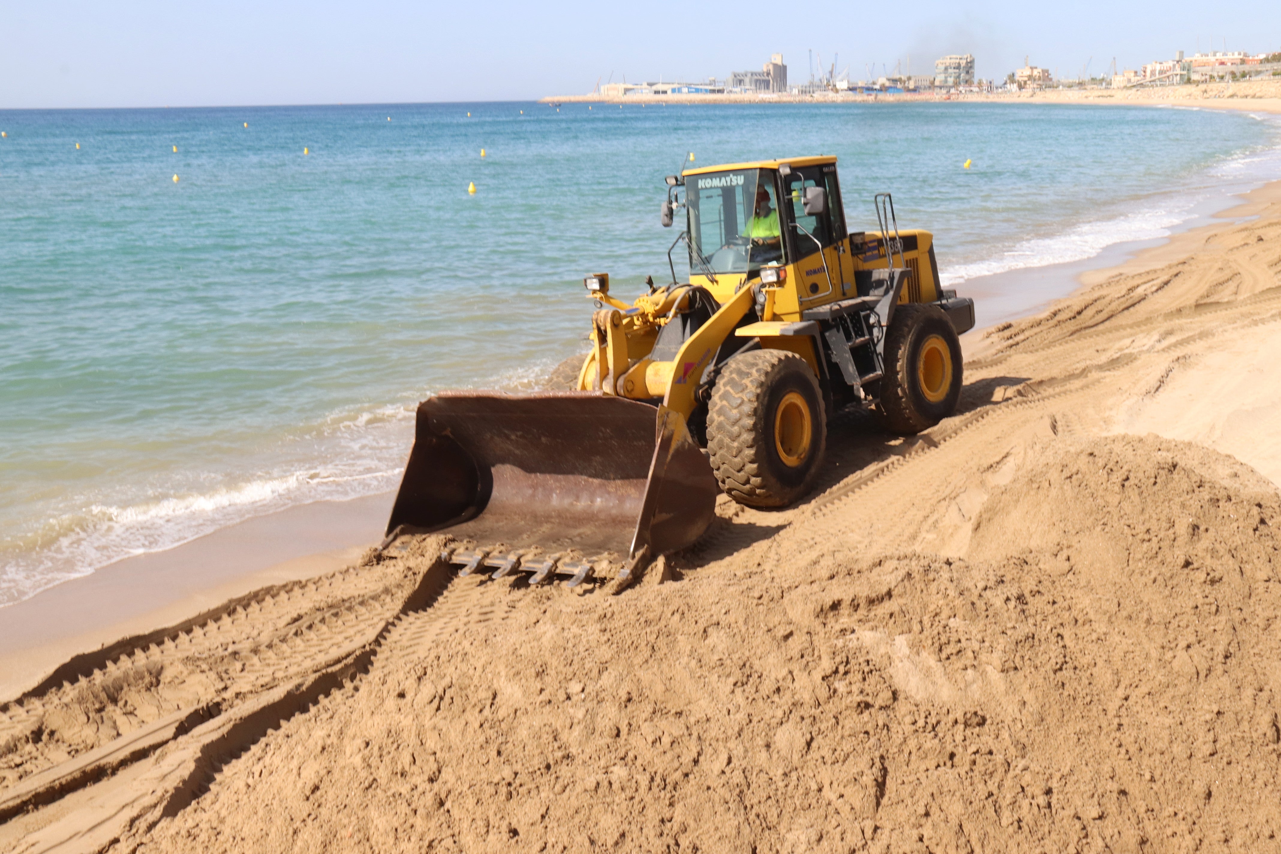 Comença la reposició de sorra a les platges tarragonines Comença la reposició de sorra a les platges tarragonines
