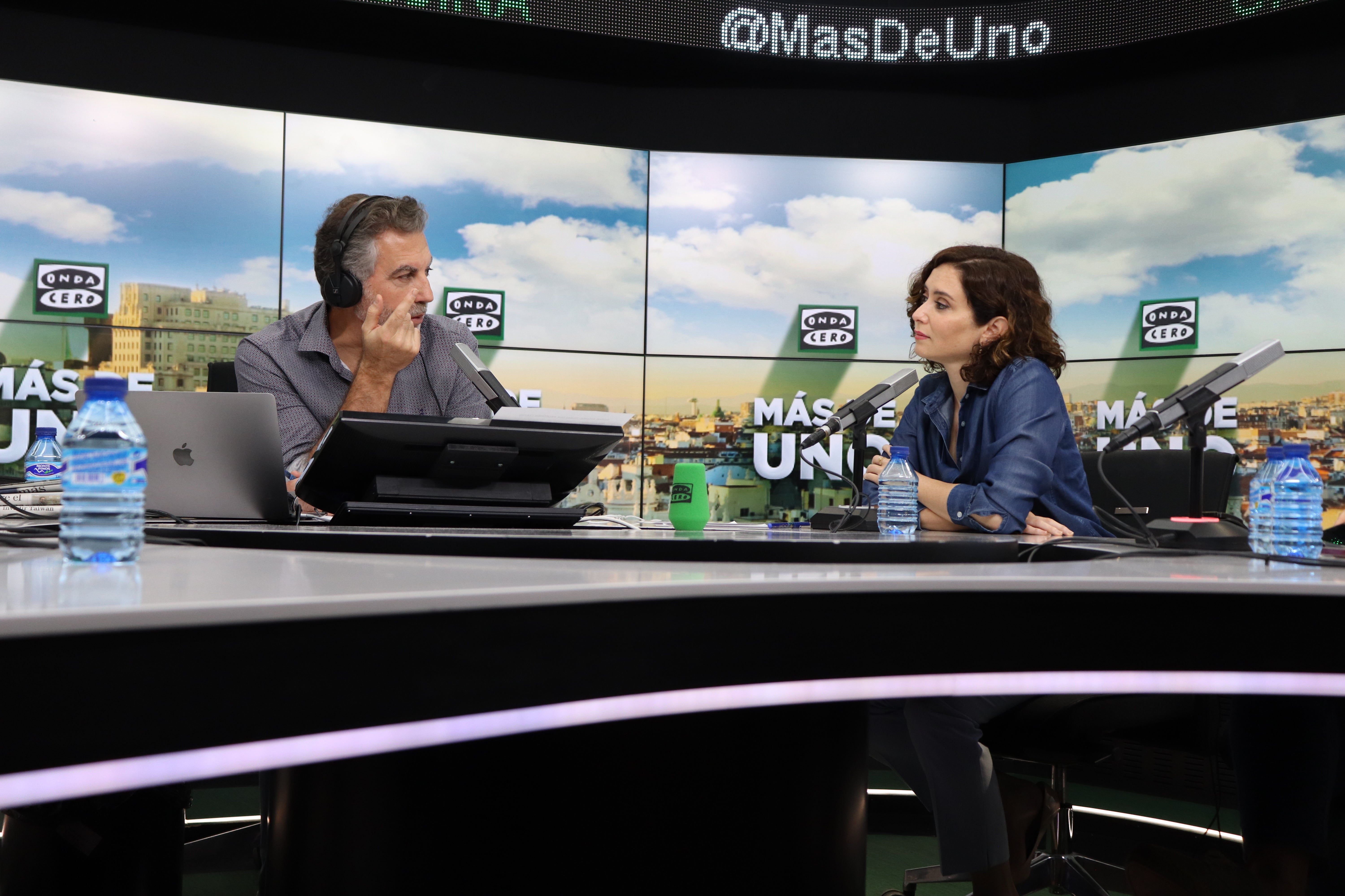 El repaso de Ayuso al feminismo del Gobierno: "Son malcriadas que traen debates cursis y ñoños" El repaso de Ayuso al feminismo del Gobierno: "Son malcriadas que traen debates cursis y ñoños"
