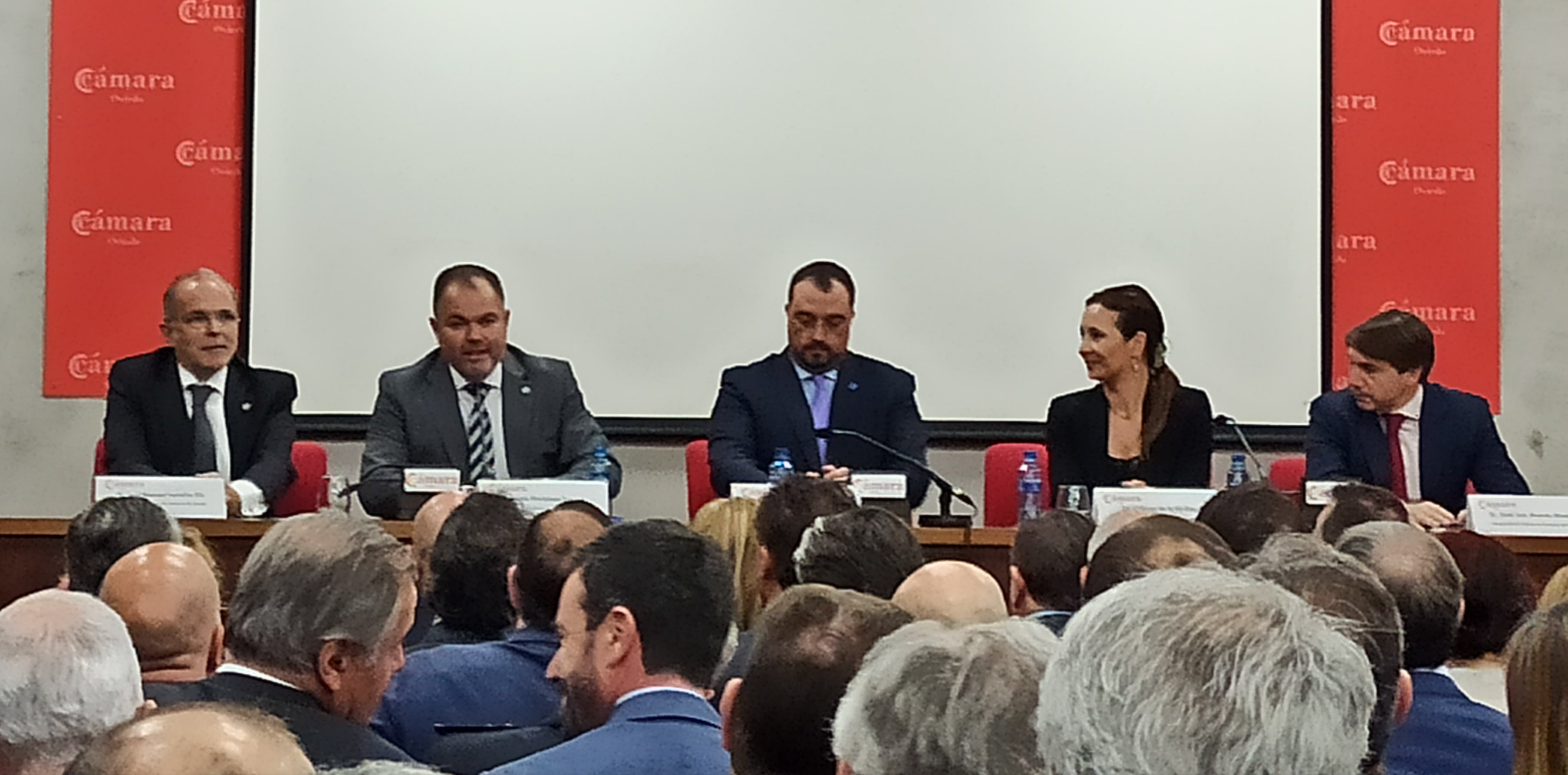 Paniceres propone un plan para generar dinamismo económico y población Paniceres propone un plan para generar dinamismo económico y población