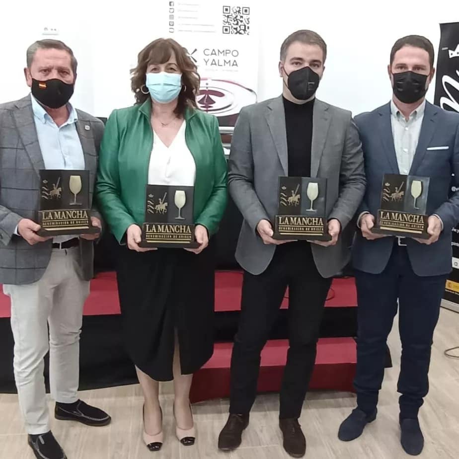 La presidenta de Bodegas CRISVE "Placa al Mérito Regional" en la gala del 31 de mayo La presidenta de Bodegas CRISVE "Placa al Mérito Regional" en la gala del 31 de mayo