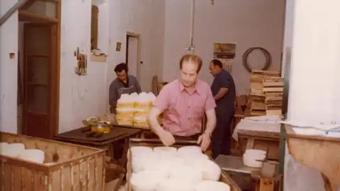 Hersilio García Baquero en la antigua quesería Hersilio García Baquero en la antigua quesería