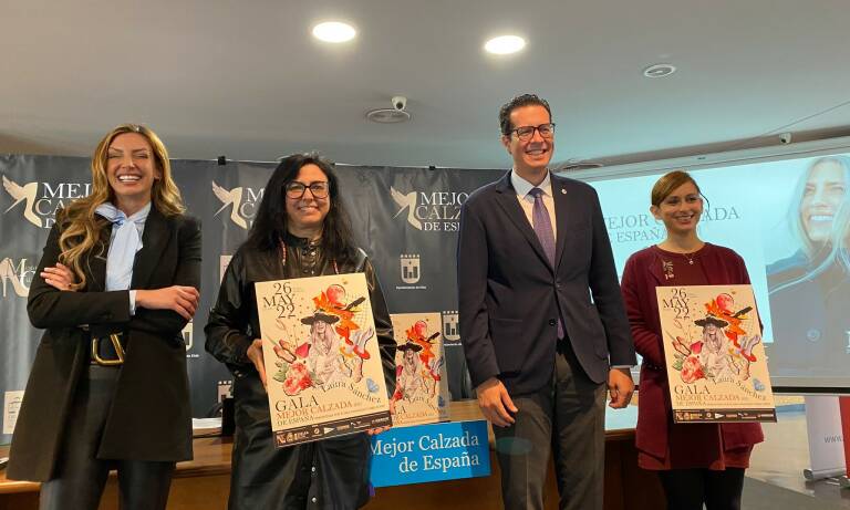 Elda entrega a la actriz Laura Sánchez el premio a la 'Mejor Calzada de España' Elda entrega a la actriz Laura Sánchez el premio a la 'Mejor Calzada de España'