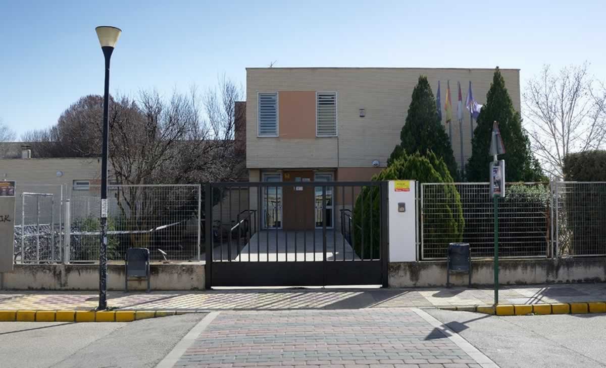 El sindicato STE condena la agresión a varios docentes del IES Vicente Cano de Argamasilla de Alba El sindicato STE condena la agresión a varios docentes del IES Vicente Cano de Argamasilla de Alba