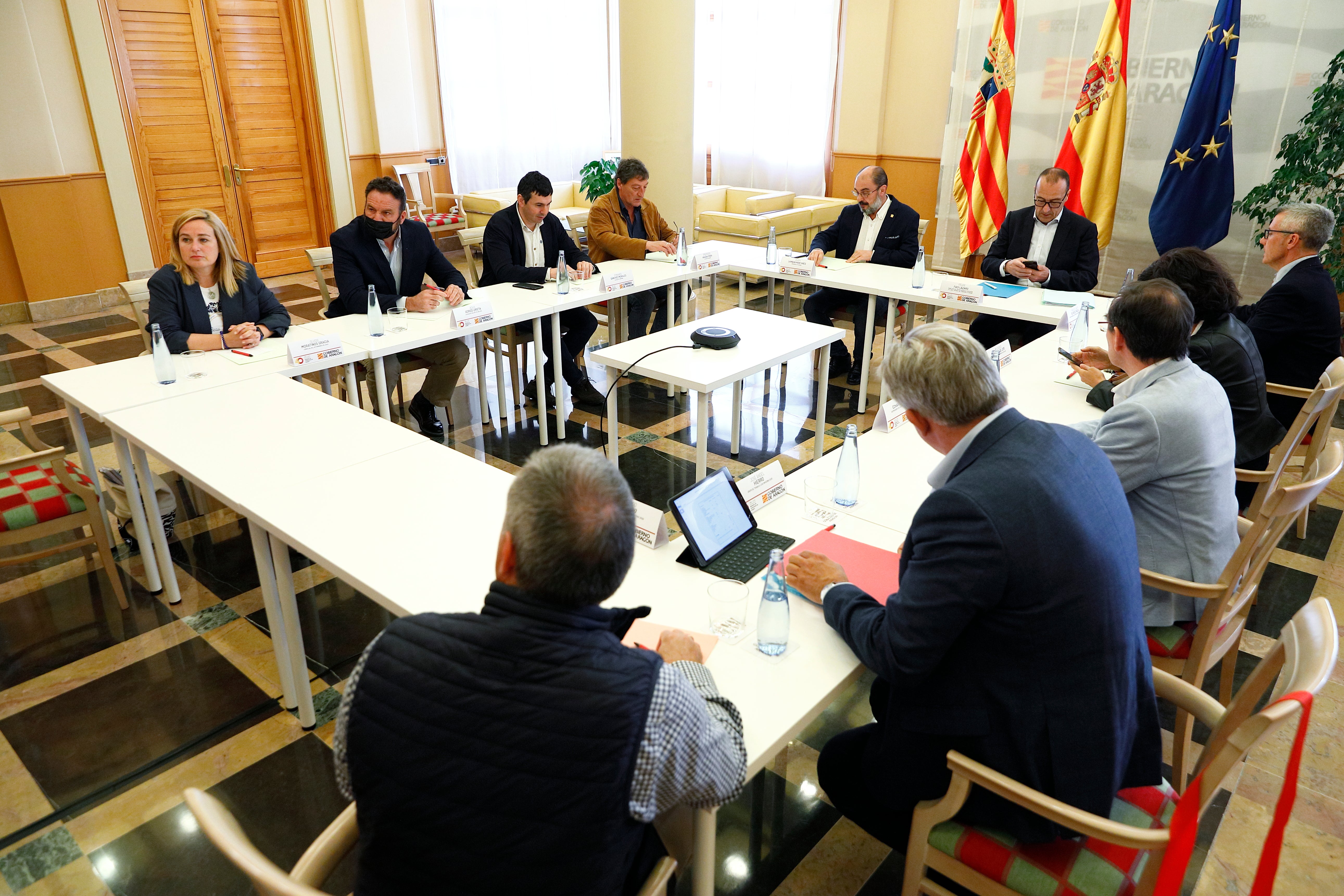 Lambán recaba el apoyo de los valles mientras el COE le acusa de cambiar de opinión Lambán recaba el apoyo de los valles mientras el COE le acusa de cambiar de opinión