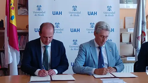 La Universidad de Alcalá y el Ayuntamiento de Guadalajara acuerdan la bonificación de los viajes de los estudiantes en los autobuses urbanos La Universidad de Alcalá y el Ayuntamiento de Guadalajara acuerdan la bonificación de los viajes de los estudiantes en los autobuses urbanos