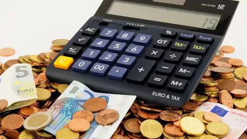 Una calculadora y euros
