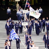 Los miembros del equipo olímpico de refugiados durante la ceremonia de inauguración de los Juegos de Tokio