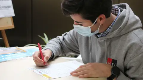 El Tour Universidad del Equipo Médula del Centro de Transfusión regional hace parada en el Edificio Politécnico de la Universidad de Alcalá de Henares en busca de donantes El Tour Universidad del Equipo Médula del Centro de Transfusión regional hace parada en el Edificio Politécnico de la Universidad de Alcalá de Henares en busca de donantes