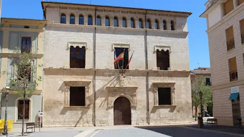 El TS tumba la subrogación realizada por el Ayuntamiento de Alzira de los trabajadores de la piscina y la emisora municipal