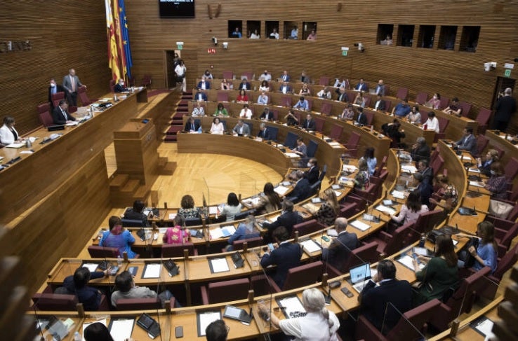 El Botànic convalida el decreto de renovables del Consell y se compromete a seguir legislando para ampliar las medidas El Botànic convalida el decreto de renovables del Consell y se compromete a seguir legislando para ampliar las medidas