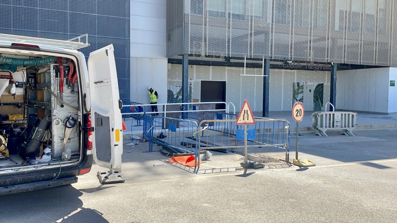 Comienzan las obras en la Tienda Oficial del Elche en el Martínez Valero Comienzan las obras en la Tienda Oficial del Elche en el Martínez Valero