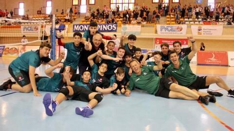 El Club Deportivo Salesianos Elche, campeón de España de voleibol en categoría infantil masculino. El Club Deportivo Salesianos Elche, campeón de España de voleibol en categoría infantil masculino.