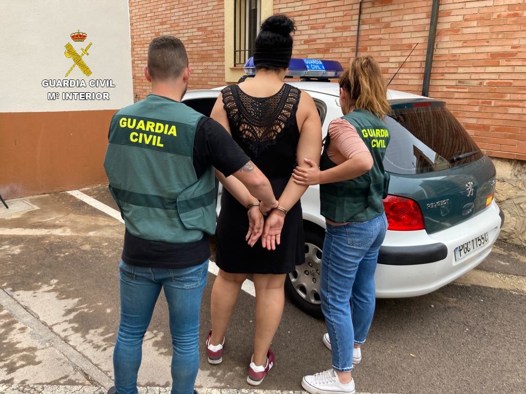La Guardia Civil detiene a tres mujeres por 26 delitos en Benicarló La Guardia Civil detiene a tres mujeres por 26 delitos en Benicarló