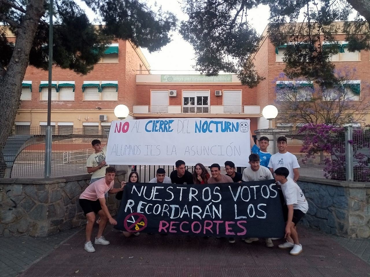 El Ayuntamiento de Elche confía en que el IES La Asunción mantenga el segundo curso de Bachillerato nocturno un curso más El Ayuntamiento de Elche confía en que el IES La Asunción mantenga el segundo curso de Bachillerato nocturno un curso más