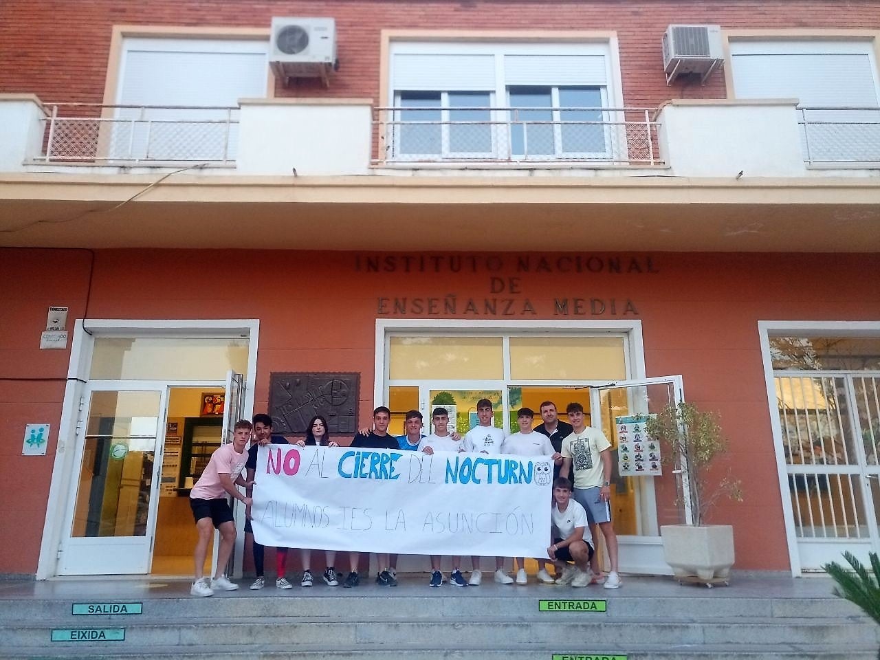 La comunidad educativa del IES La Asunción de Elche urge conocer qué ocurrirá el próximo curso con el Bachillerato nocturno La comunidad educativa del IES La Asunción de Elche urge conocer qué ocurrirá el próximo curso con el Bachillerato nocturno