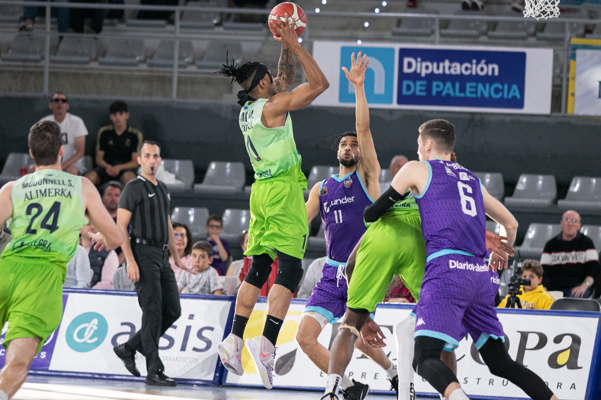 El Unicaja Banco Oviedo cede al final El Unicaja Banco Oviedo cede al final