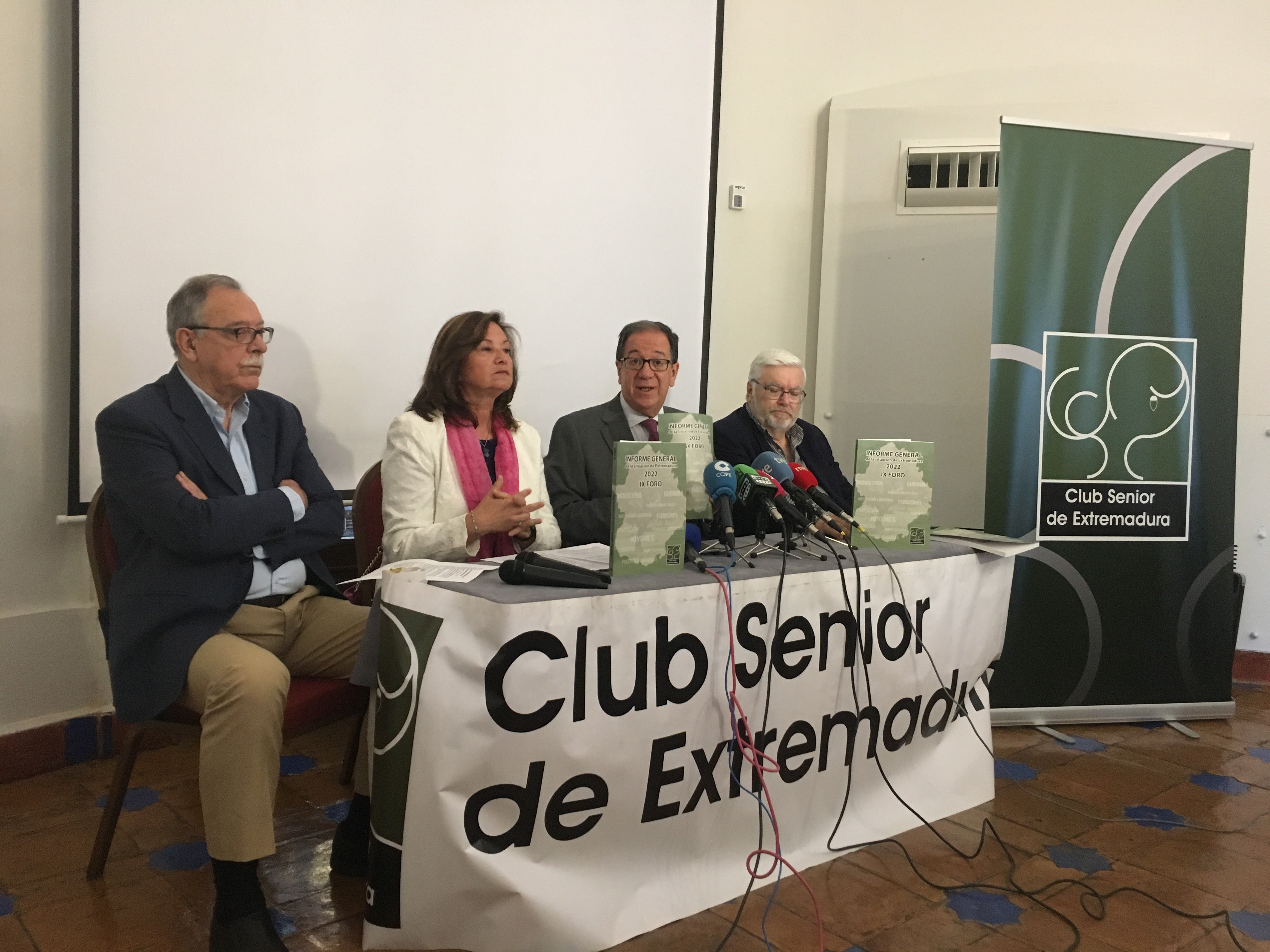 El Club Senior de Extremadura apunta que la región converge con el resto pero crece menos El Club Senior de Extremadura apunta que la región converge con el resto pero crece menos