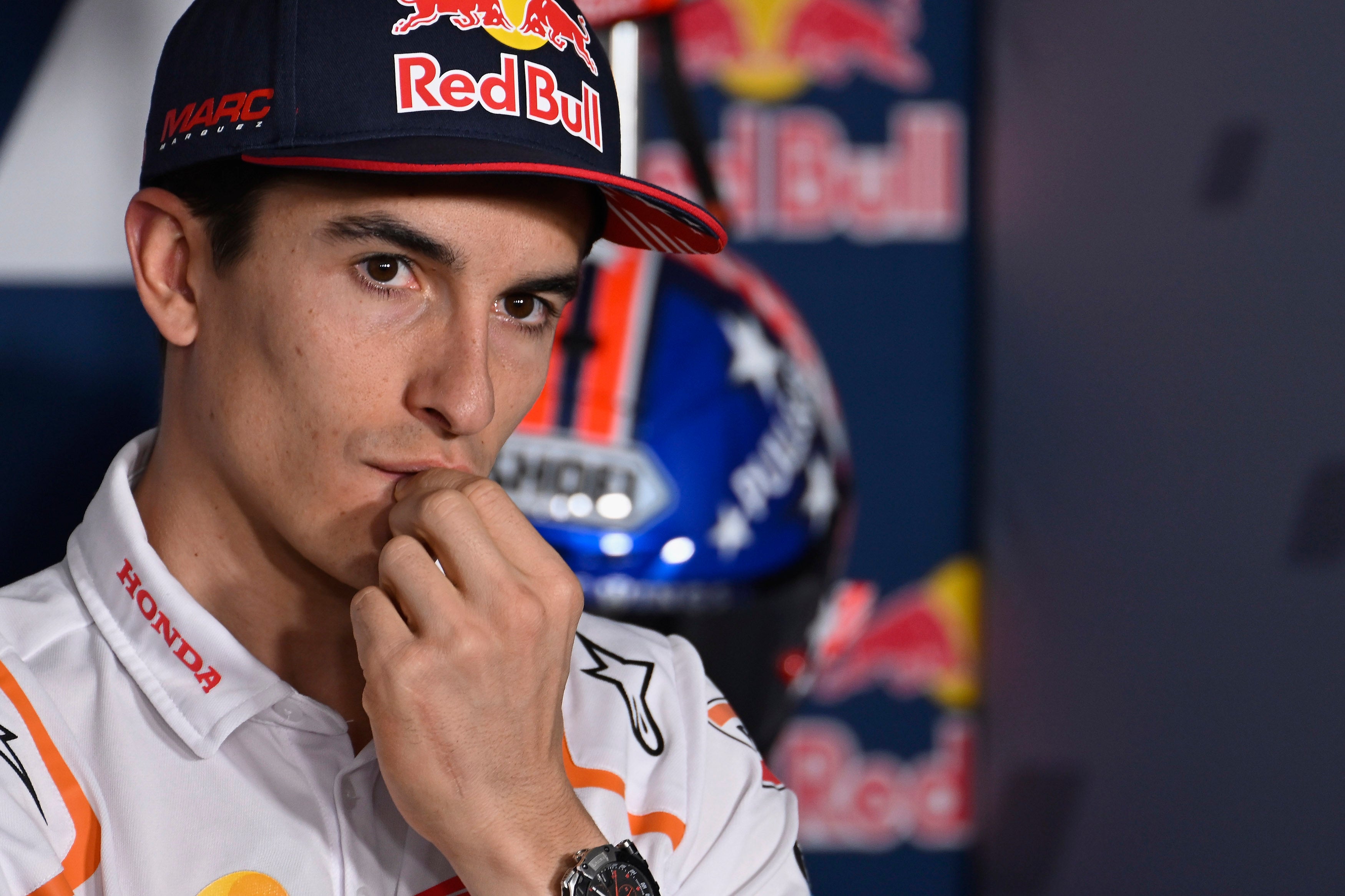 Marc Márquez dejará de competir por un tiempo: "Estoy sintiendo mucho dolor" Marc Márquez dejará de competir por un tiempo: "Estoy sintiendo mucho dolor"