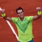 Nadal supera a Auger-Aliassime en cinco sets y se cita con Djokovic en cuartos de Roland Garros Nadal supera a Auger-Aliassime en cinco sets y se cita con Djokovic en cuartos de Roland Garros