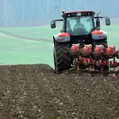 Muere una persona tras volcar un tractor en Villanueva de Córdoba Muere una persona tras volcar un tractor en Villanueva de Córdoba