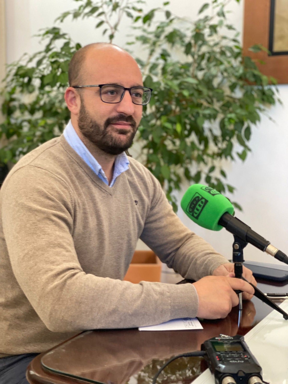 Las 'condiciones' de Beardo para Diputación de Cádiz: "que sea compatible con El Puerto y que se beneficie mi ciudad" Las 'condiciones' de Beardo para Diputación de Cádiz: "que sea compatible con El Puerto y que se beneficie mi ciudad"