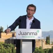 Alberto Núñez Feijóo en un acto de campaña en el mirador de San Nicolás, en Granada