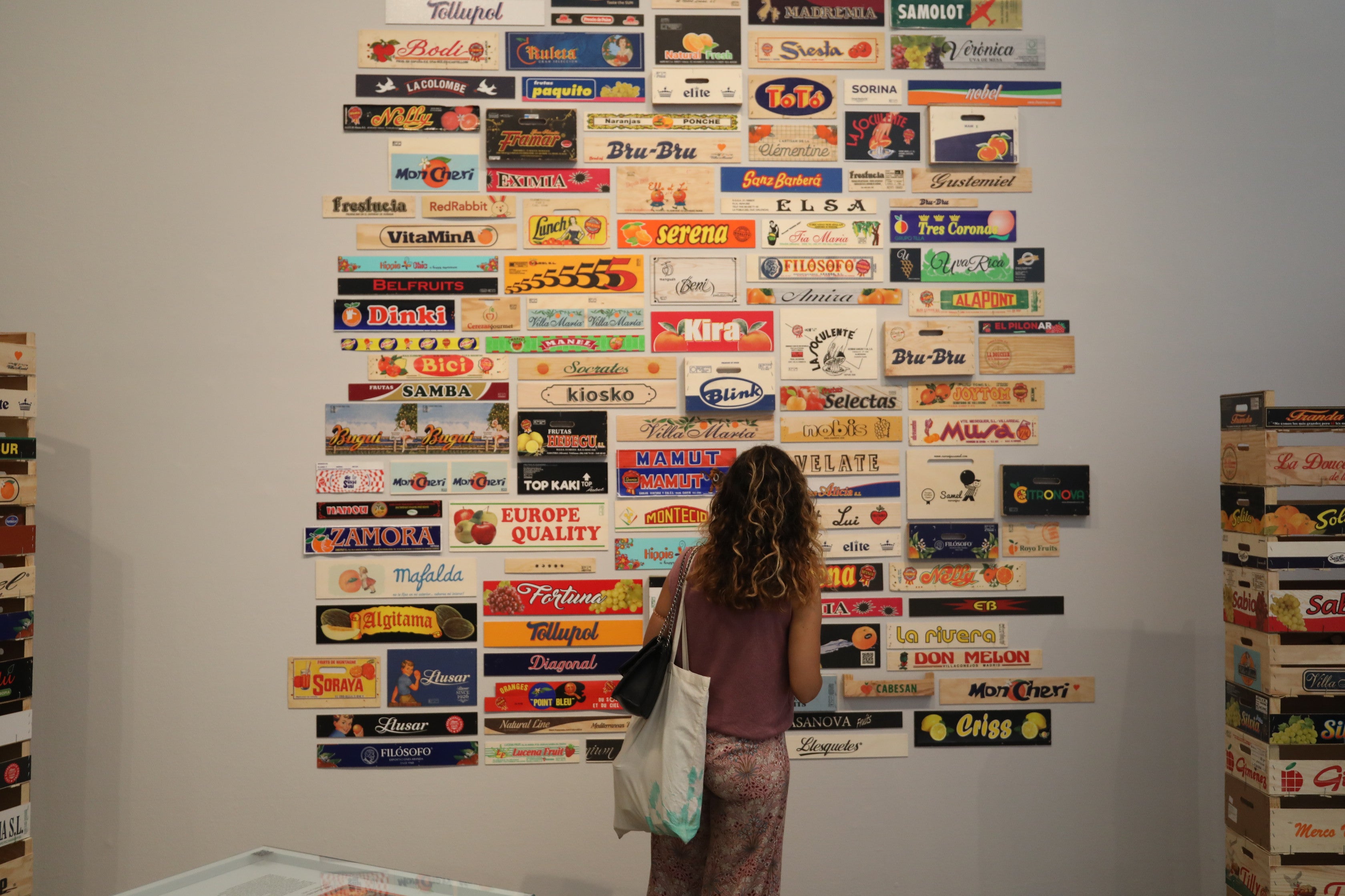 Frutas de diseño reúne en el Centre del Carmen las imágenes que envolvieron las frutas valencianas Frutas de diseño reúne en el Centre del Carmen las imágenes que envolvieron las frutas valencianas