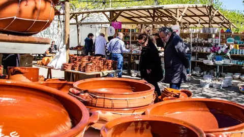 Greixoneres y cazuelas de barro se venden en la Fira del Fang de Marratxí Greixoneres y cazuelas de barro se venden en la Fira del Fang de Marratxí
