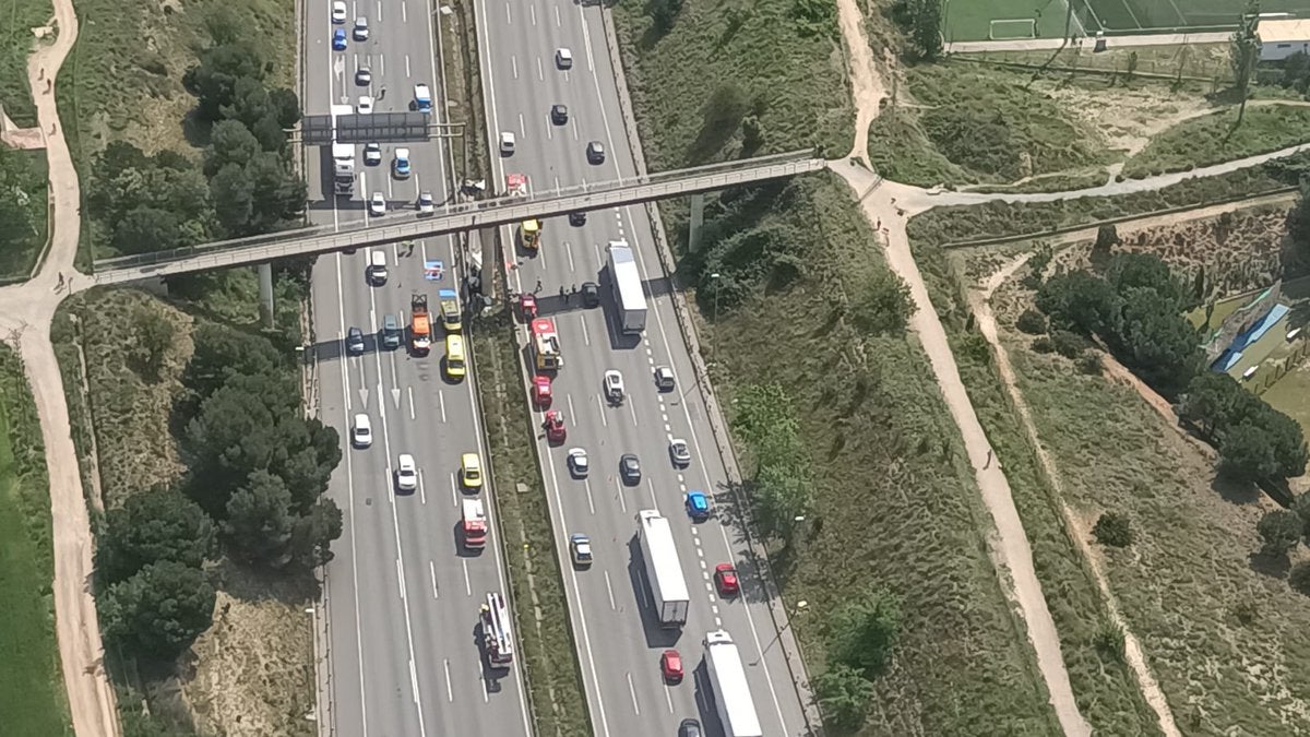 Cataluña estudia restringir la circulación de camiones para evitar los atascos de la AP7 Cataluña estudia restringir la circulación de camiones para evitar los atascos de la AP7