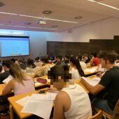 Estudiantes en la Universidad Miguel Hernández de Elche realizando uno de los exámenes de Selectividad de 2022.
