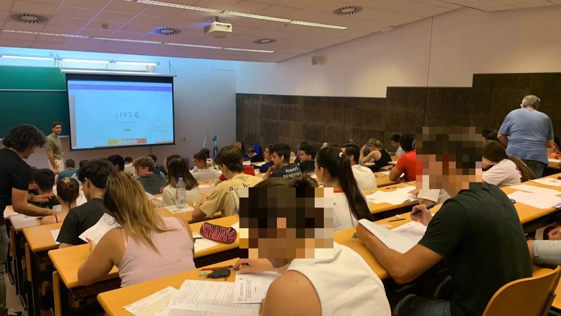Imagen de archivo de estudiantes en la UMH de Elche realizando uno de los exámenes de Selectividad.