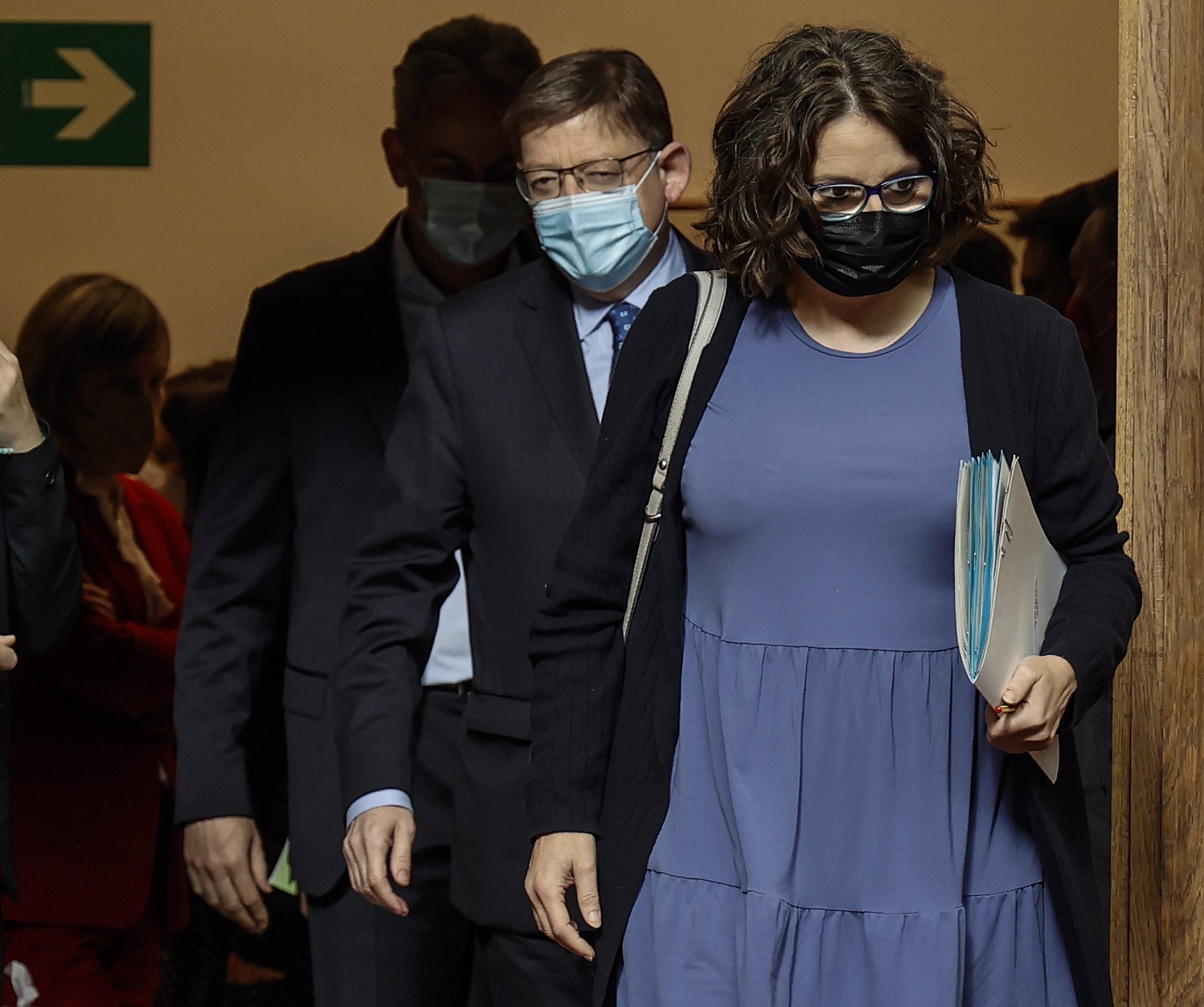 La oposición presiona a Puig para que cese a Oltra a la espera de conocer si el TSJCV la imputa La oposición presiona a Puig para que cese a Oltra a la espera de conocer si el TSJCV la imputa