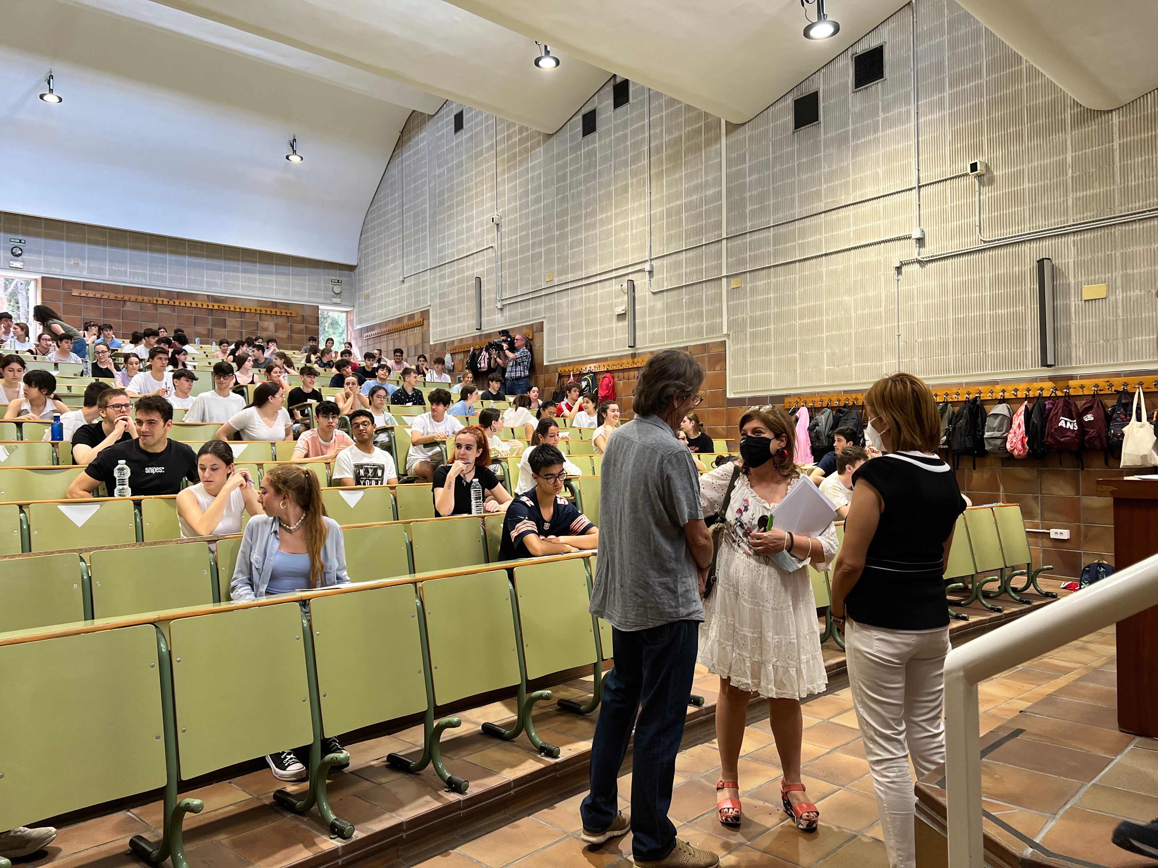 Cerca de 6.500 estudiantes aragoneses han comenzado la EVAU Cerca de 6.500 estudiantes aragoneses han comenzado la EVAU