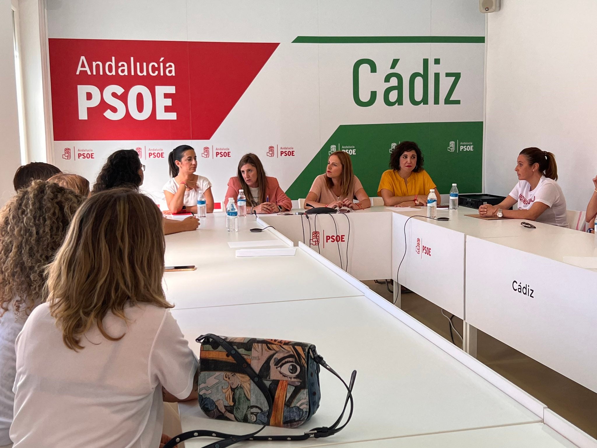 Las trabajadoras de la dependencia podrían ir a la huelga el 17 de junio si no se atienden a sus reivindicaciones Las trabajadoras de la dependencia podrían ir a la huelga el 17 de junio si no se atienden a sus reivindicaciones