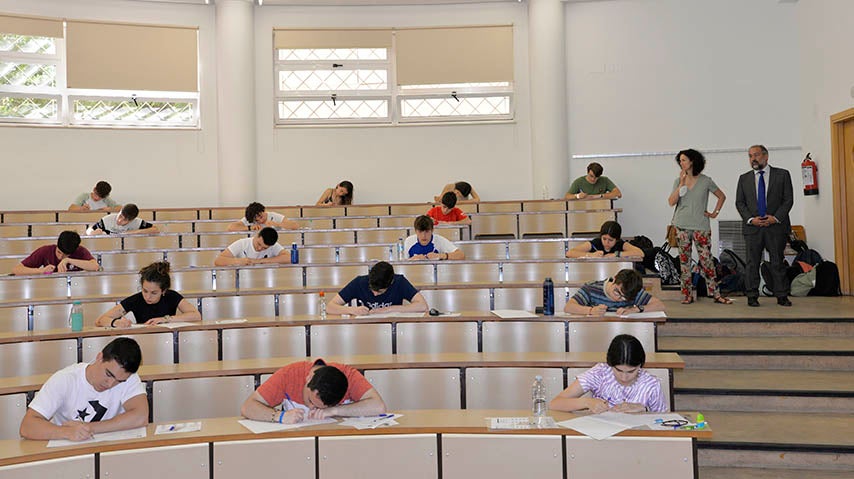 La EvAU arranca en la UCLM sin incidencias ni restricciones La EvAU arranca en la UCLM sin incidencias ni restricciones