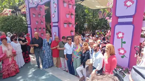 Ambiente festivo en la Avenida del Mar Ambiente festivo en la Avenida del Mar