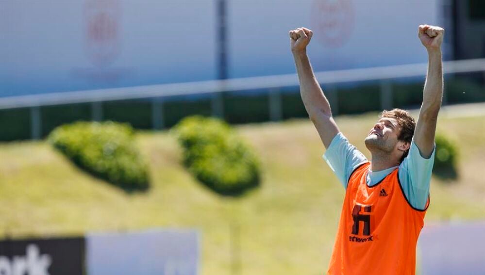 Marcos Alonso en un entrenamiento con la Selección