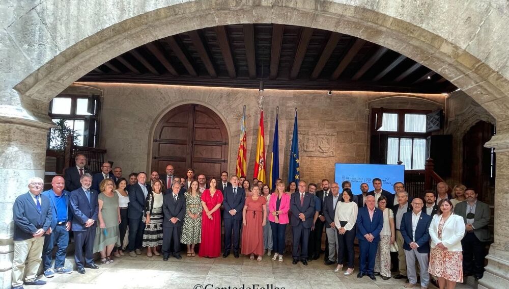 Los representantes de las distintas fiestas han participado en la presentación del decreto