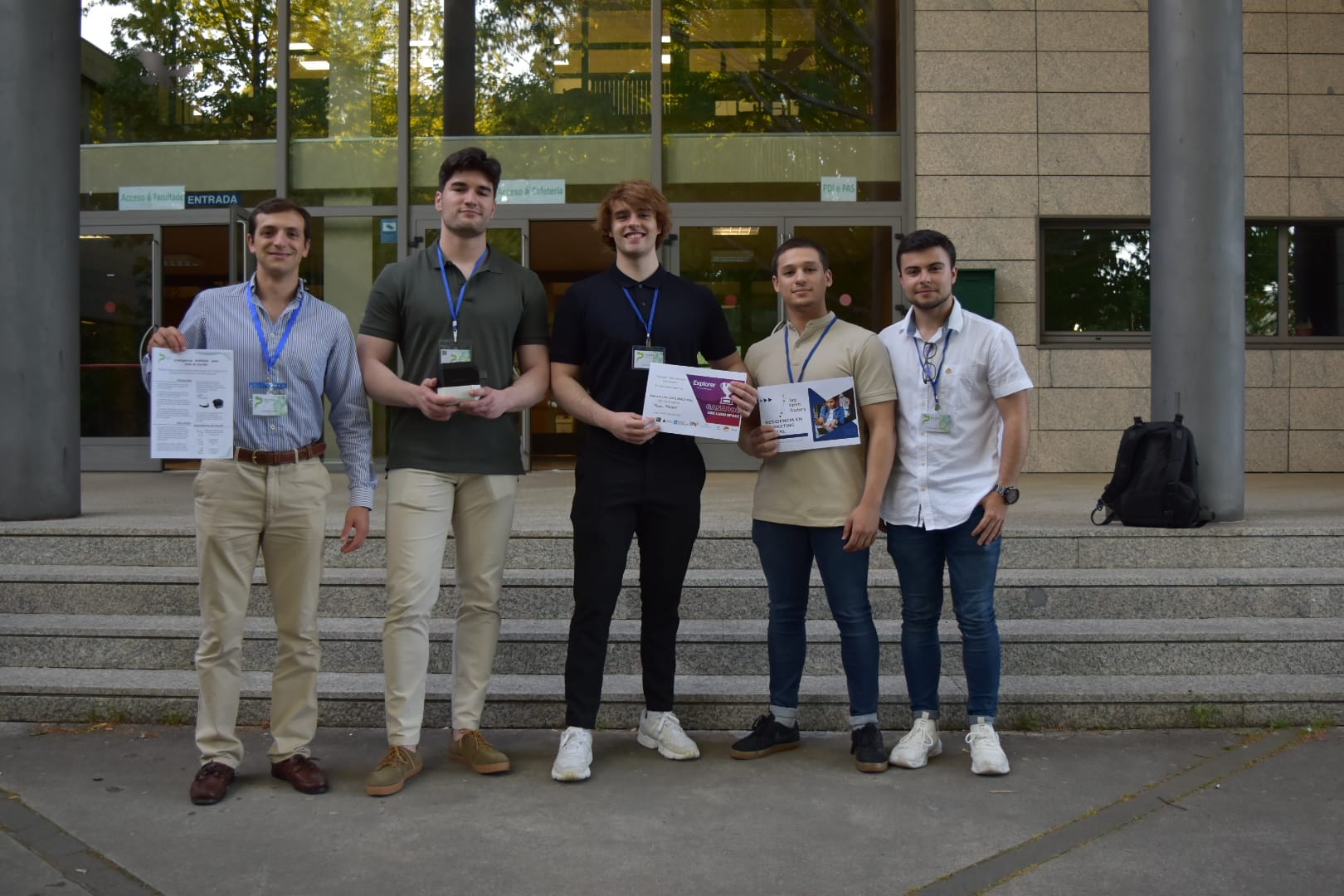 Alumnos de Robótica diseñan "Smart PAL" un dispositivo de asistencia a mayores Alumnos de Robótica diseñan "Smart PAL" un dispositivo de asistencia a mayores