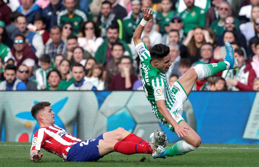 ¿Aceptará el Betis 15 millones por Alex Moreno? ¿Aceptará el Betis 15 millones por Alex Moreno?