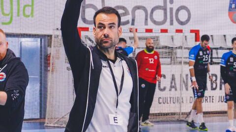 V&iacute;ctor Montesinos - entrenador de balonmano