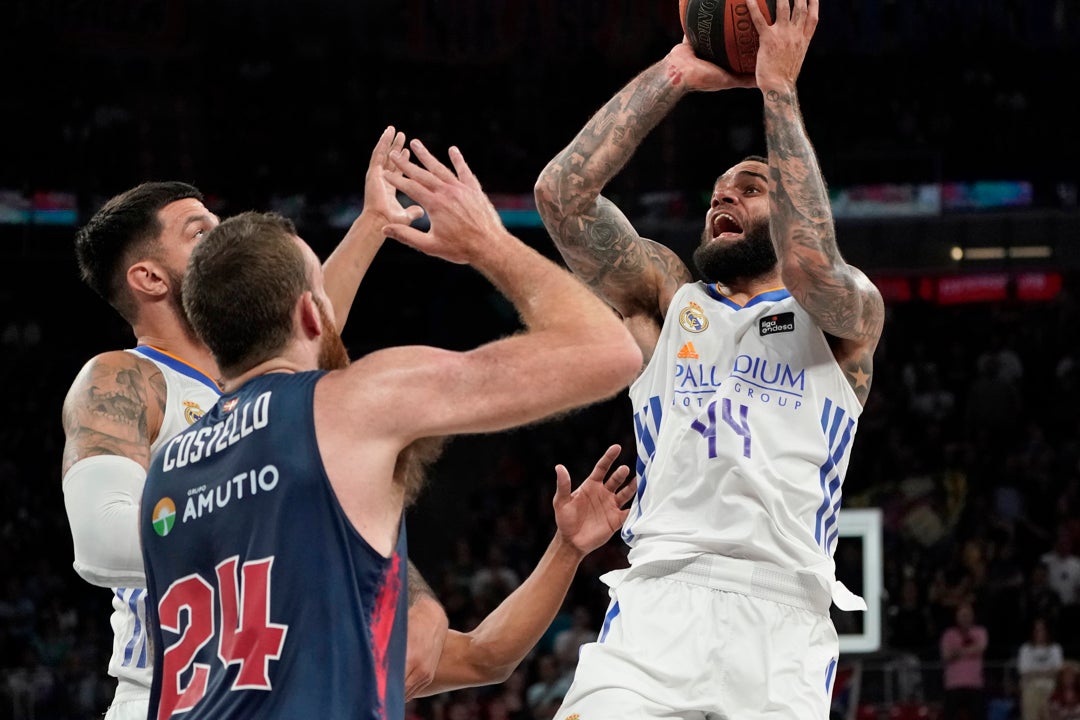 El Real Madrid elimina al Baskonia y se convierte en el primer finalista de la ACB El Real Madrid elimina al Baskonia y se convierte en el primer finalista de la ACB