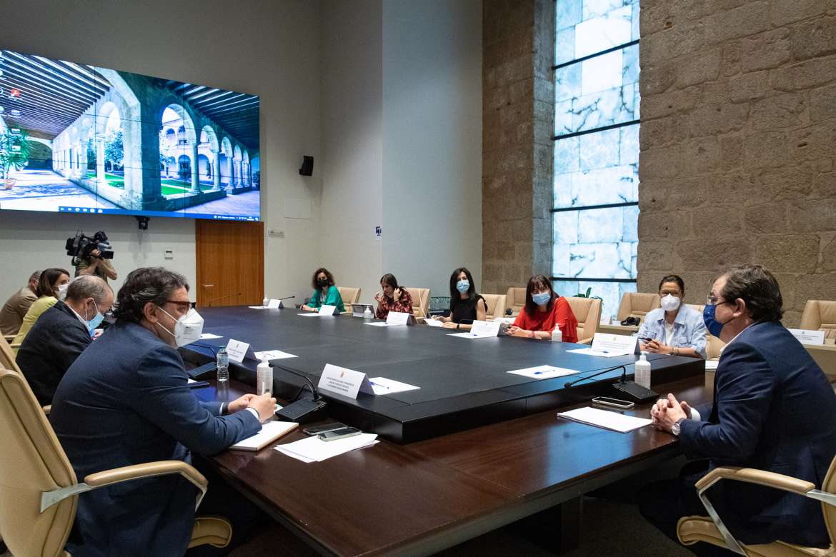 La Junta destina 15 millones de euros a aulas digitales en Primaria para el próximo curso La Junta destina 15 millones de euros a aulas digitales en Primaria para el próximo curso