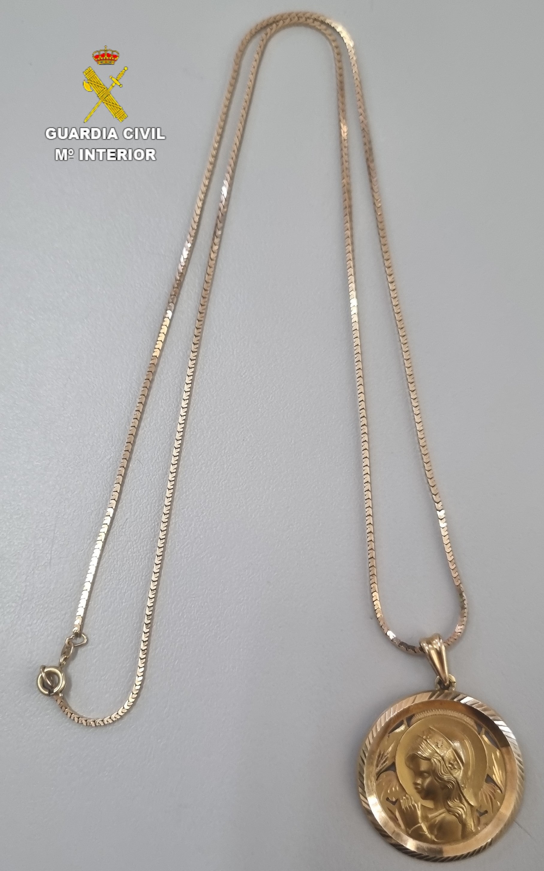 Detenidos dos hombres por sustraer una cadena de oro a una anciana y venderla Detenidos dos hombres por sustraer una cadena de oro a una anciana y venderla