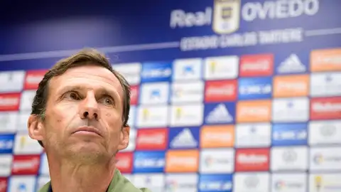 José Ángel Ziganda, en la rueda de prensa de despedida del Real Oviedo José Ángel Ziganda, en la rueda de prensa de despedida del Real Oviedo