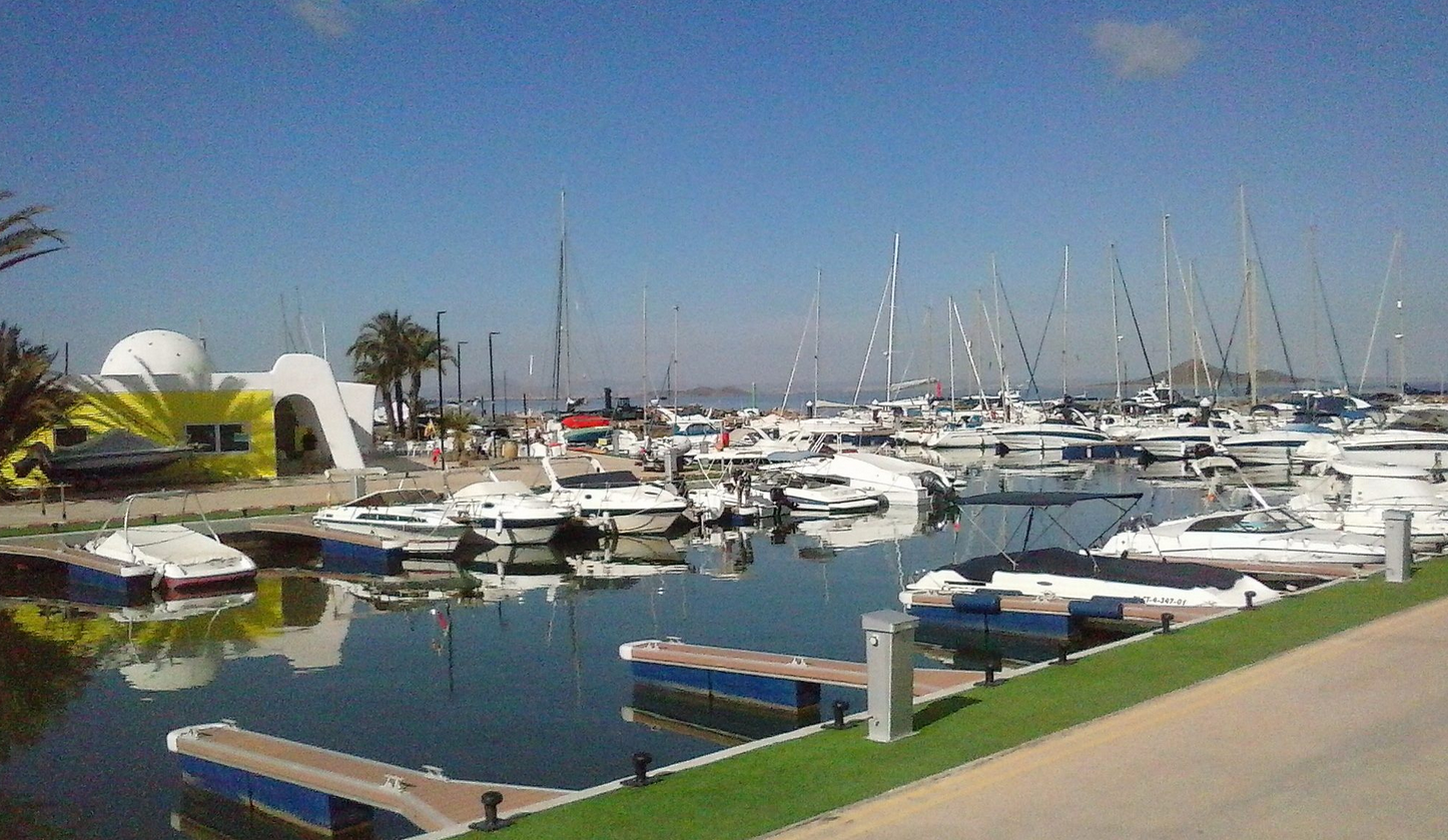 El Puerto de Mar de Cristal se queda sin indemnización económica por la sopa verde del Mar Menor El Puerto de Mar de Cristal se queda sin indemnización económica por la sopa verde del Mar Menor