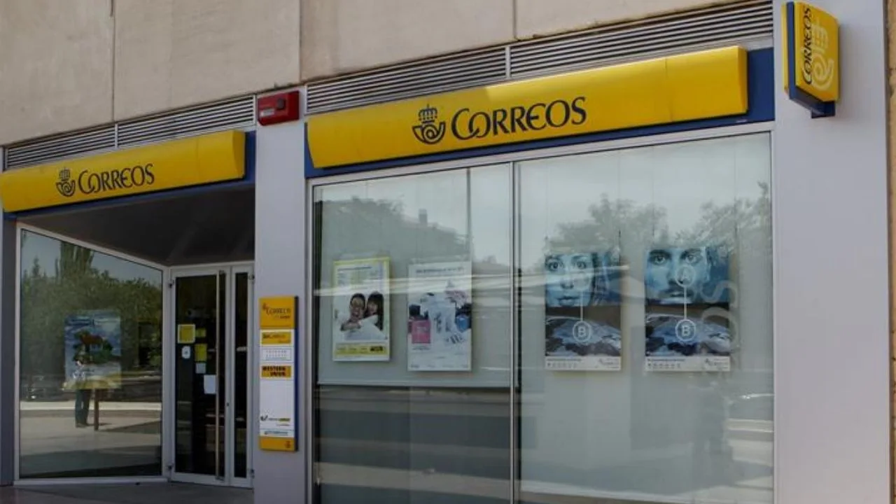 Fotografía de una oficina de Correos.