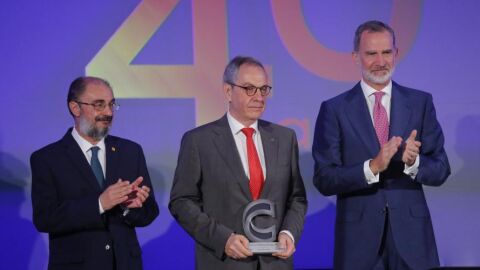 Pedro Baringo, presidente del Grupo San Valero, junto al Rey Felipe VI y Javier Lambán