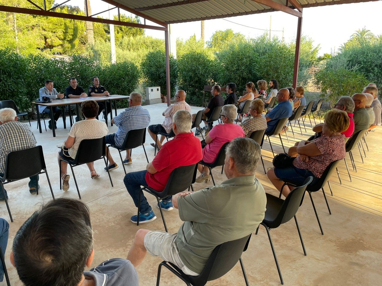 La plataforma ‘Veïns alerta’ de Elche ya está presente en todas las pedanías y sus integrantes dicen que los robos han disminuido La plataforma ‘Veïns alerta’ de Elche ya está presente en todas las pedanías y sus integrantes dicen que los robos han disminuido